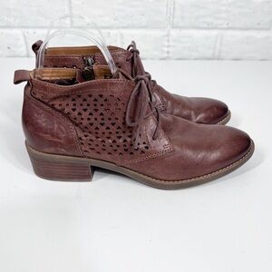 COMFORTIVA Chalina Lace up boot with perforated leather Size 10